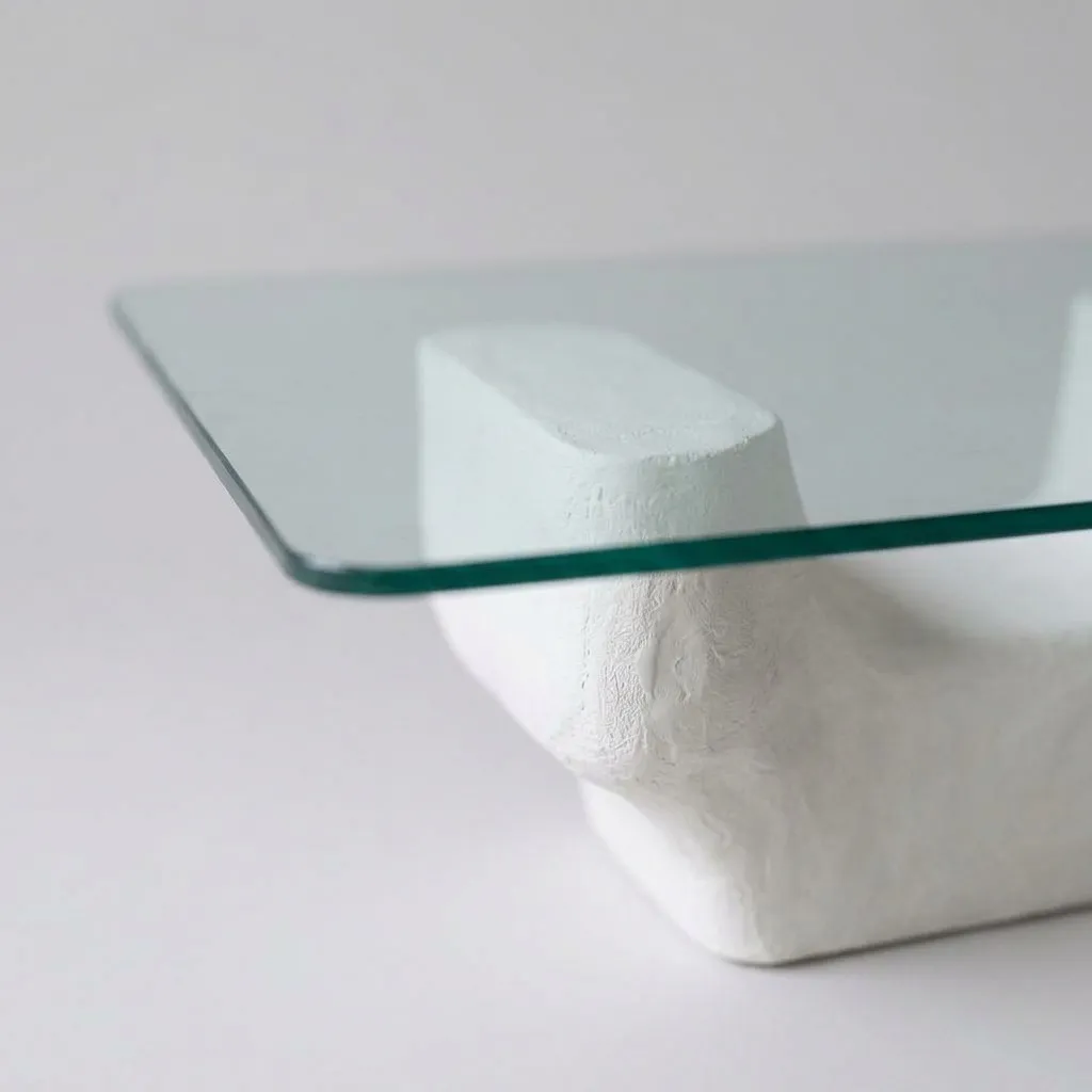 Close-up of the glass edge and the carved white plaster base